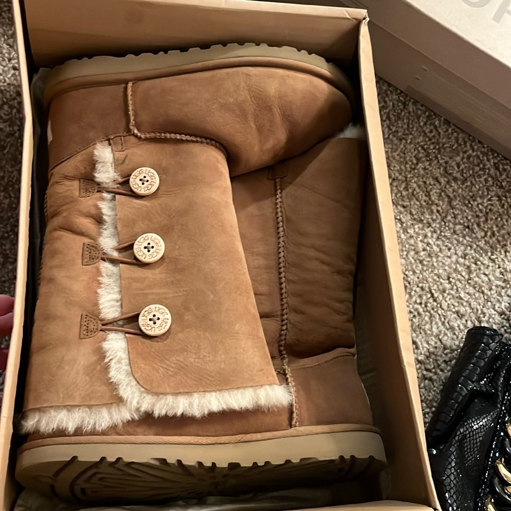 Bailey triple button Uggs